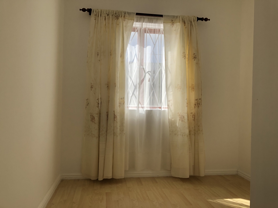 To Let 2 Bedroom Property for Rent in Muizenberg Western Cape